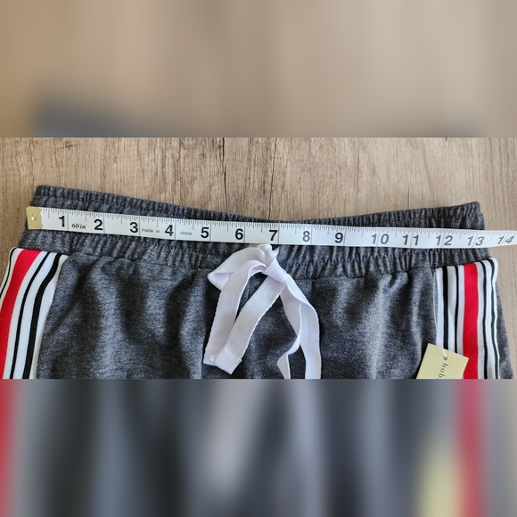 Bobbie Brooks‎ NWT Women's Small Gray Pull-on Shorts - Picture 3 of 5